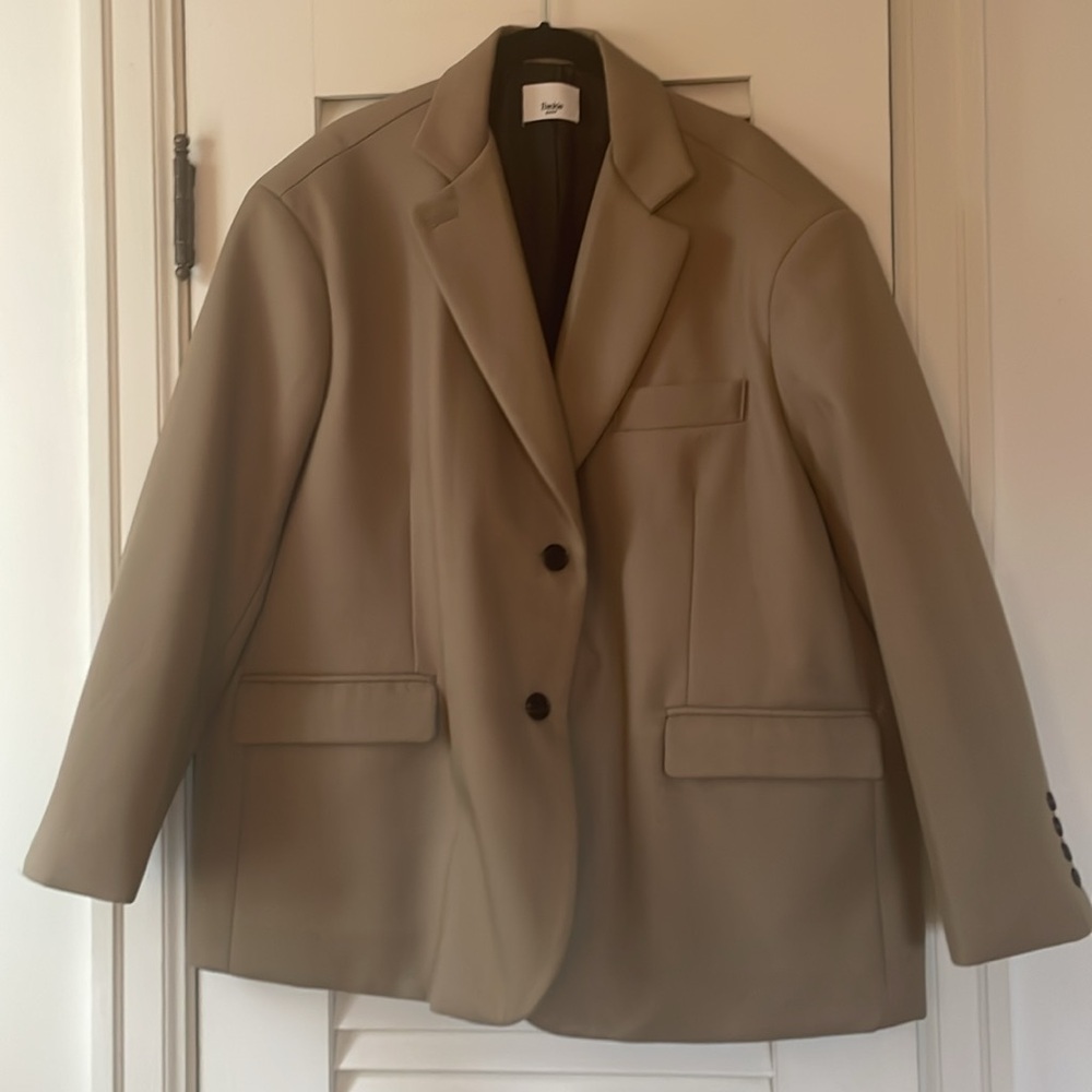 THE FRANKIE SHOP- Oversized Boyfriend Blazer- Desert Taupe